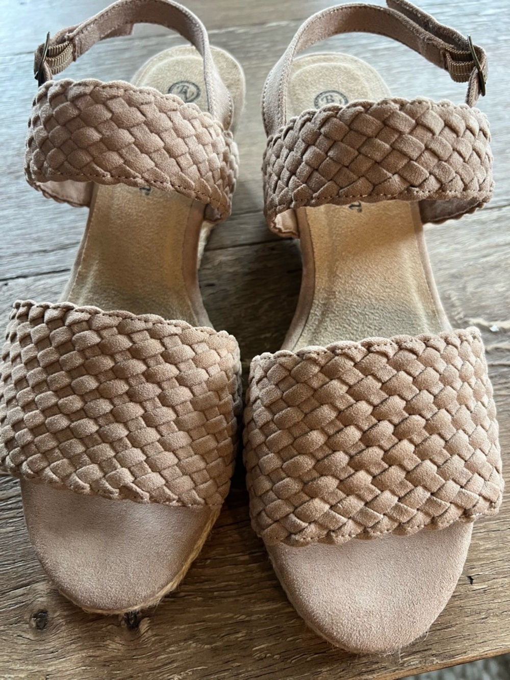 NWOT Bella Vita Mariella Slingback Wedge in Taupe - Picture 7 of 10